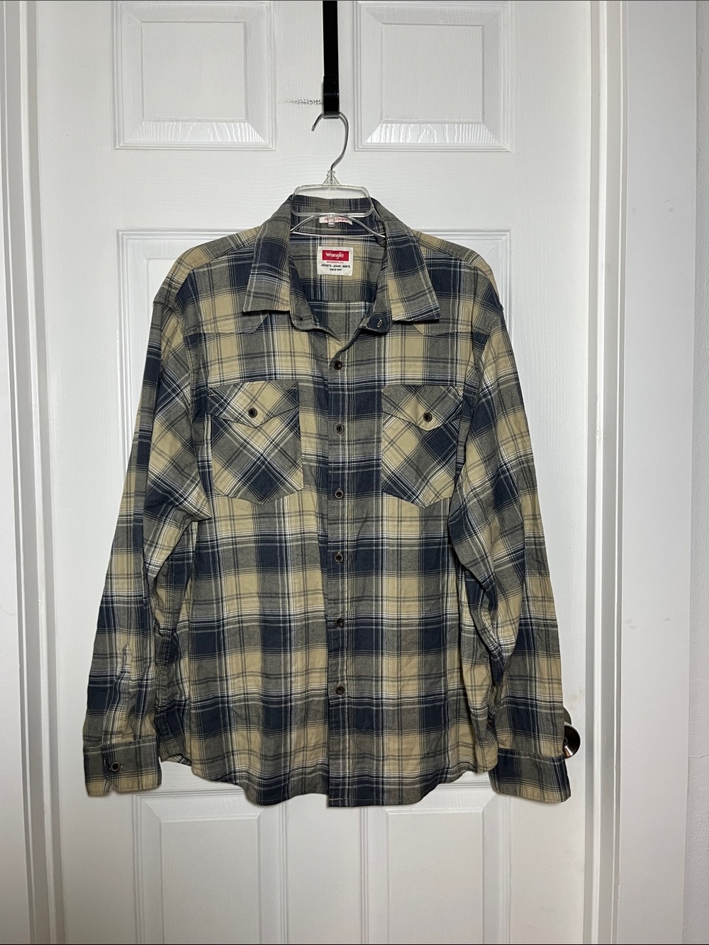 Wrangler Plaid Western Style Button-Up Shirt in Navy & Beige
